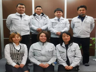 外壁塗装のルーフテック有限会社　集合写真